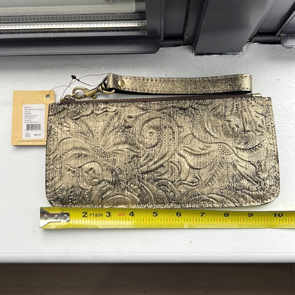 NWT Patricia Nash Metallic Wristlet Clutch
